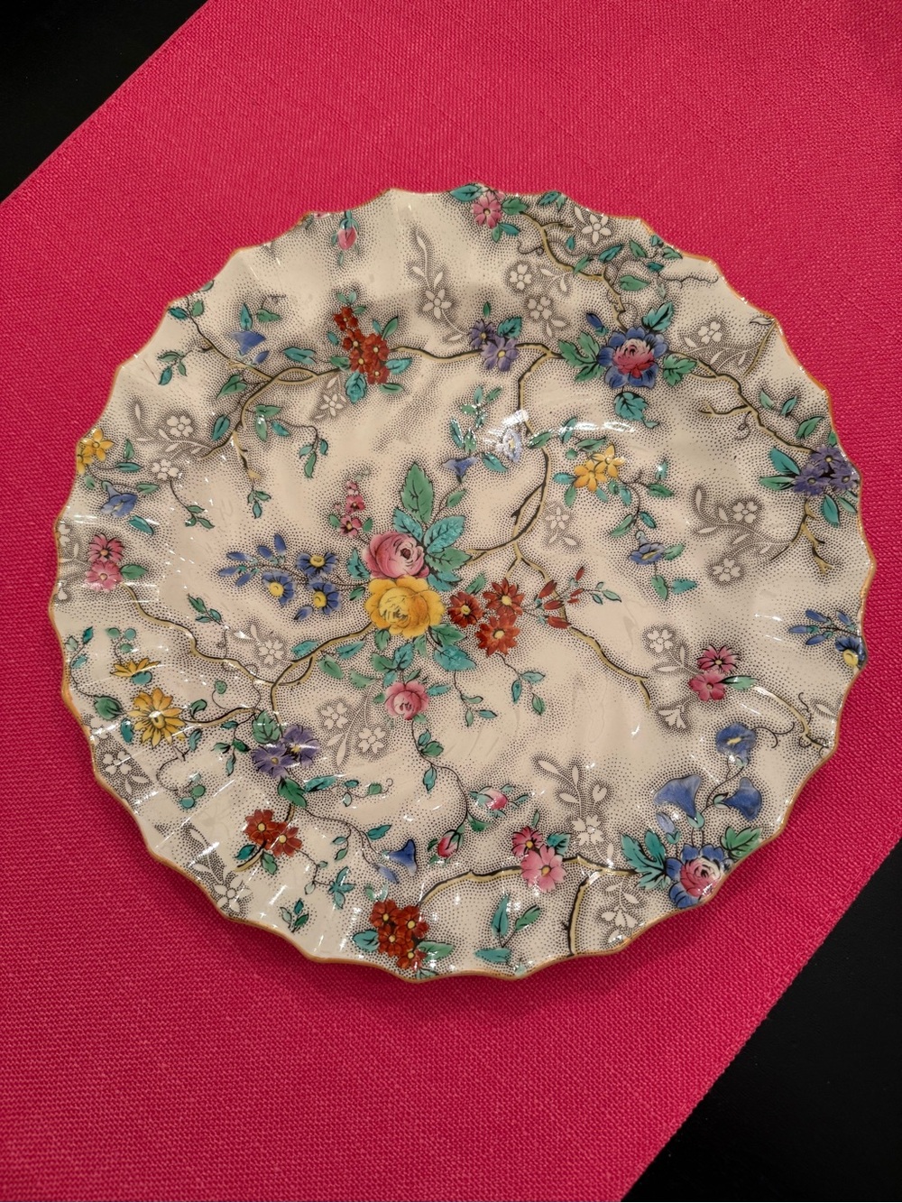 Floral Scalloped Edge Dinner Plate in Multicolor